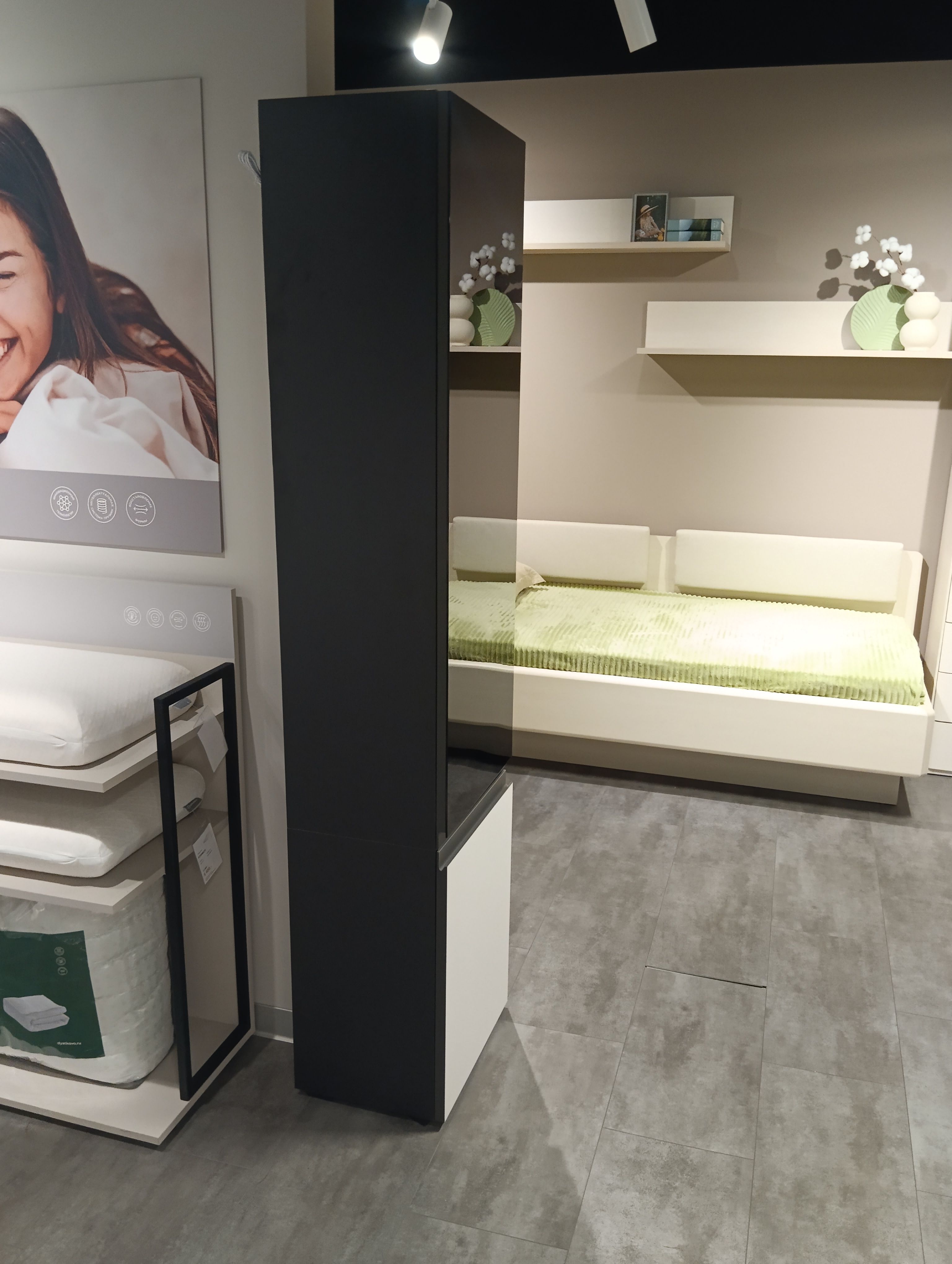 Шкаф-витрина Arta