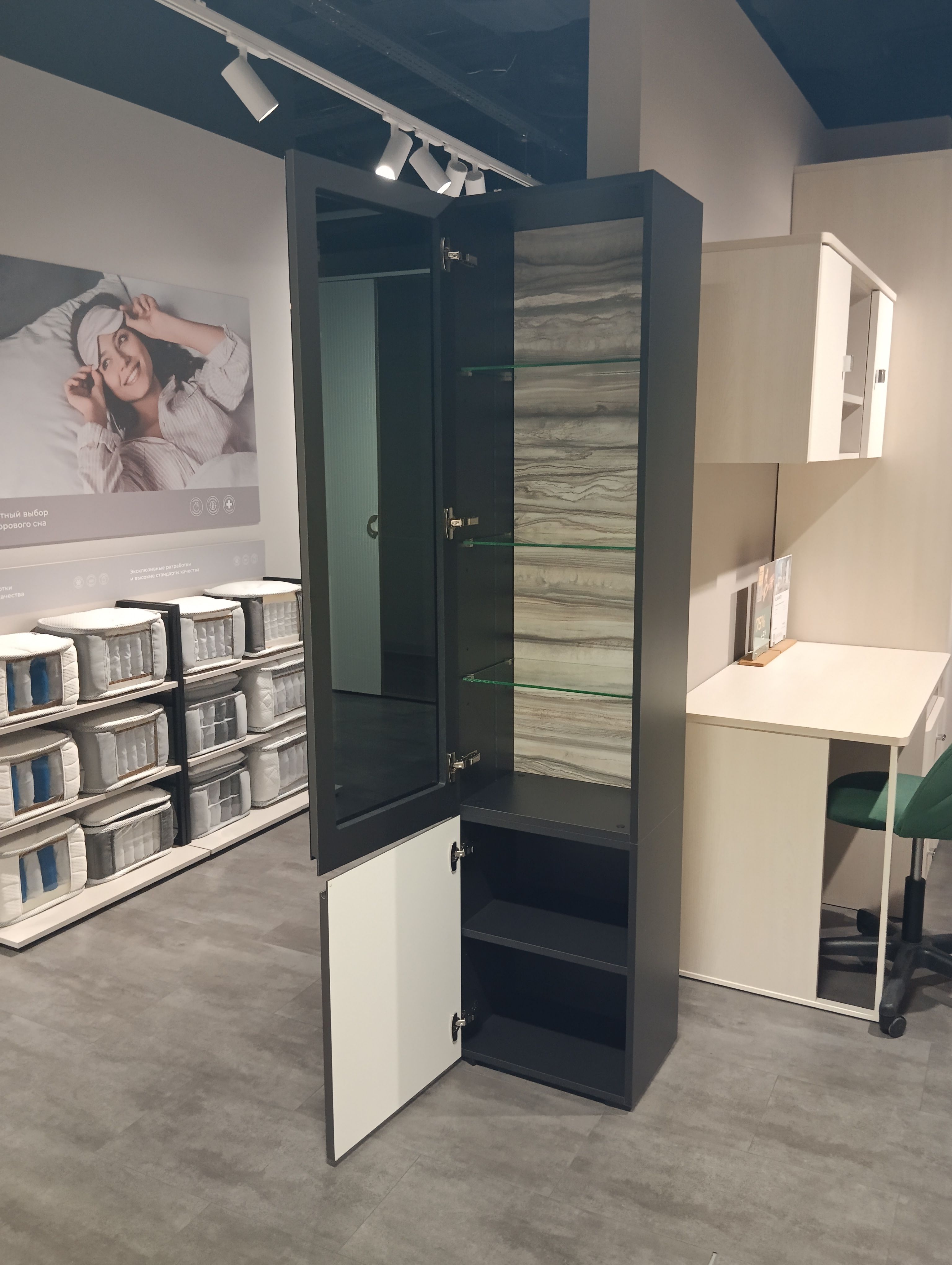 Шкаф-витрина Arta