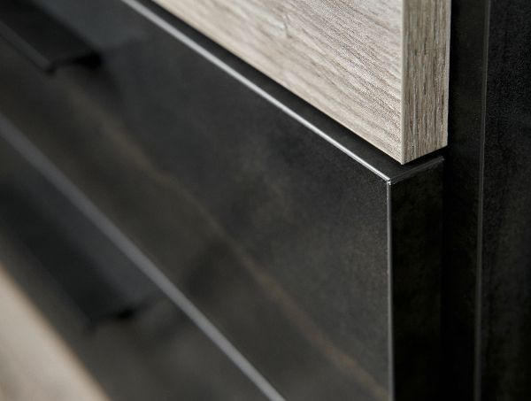 Трендовый дизайн с выступающими элементами