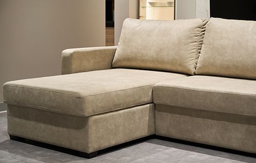 Рассказали аудитории «Известий» о диванах 