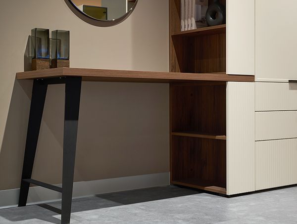 Завершающий шкаф со столом