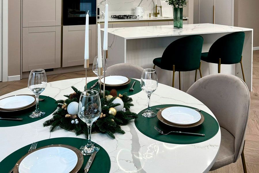 Обеденная зона с круглым столом