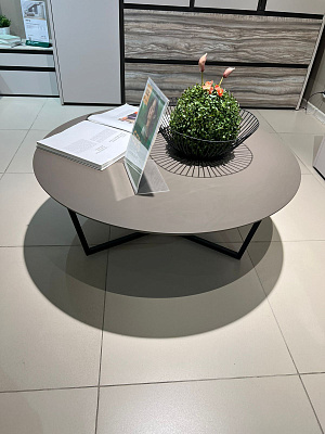 Стол интерьерный Radius