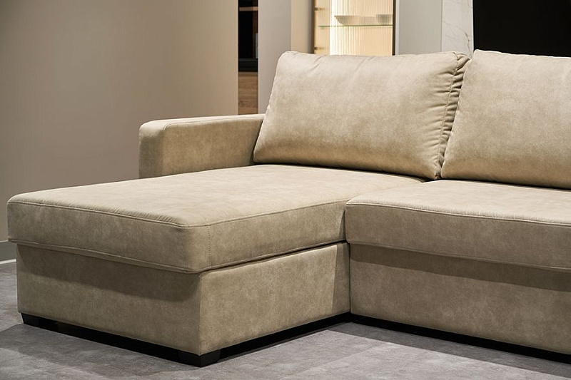 Рассказали аудитории «Известий» о диванах 